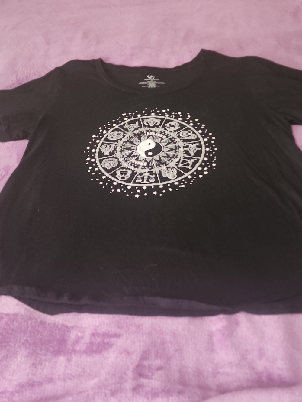 Women's Black Yin Yang Zodiac Graphic Tee - Casual Short Sleeve Top